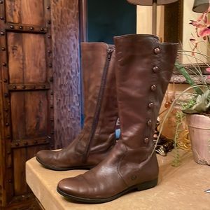 Born boots. Size 6 in dark brown